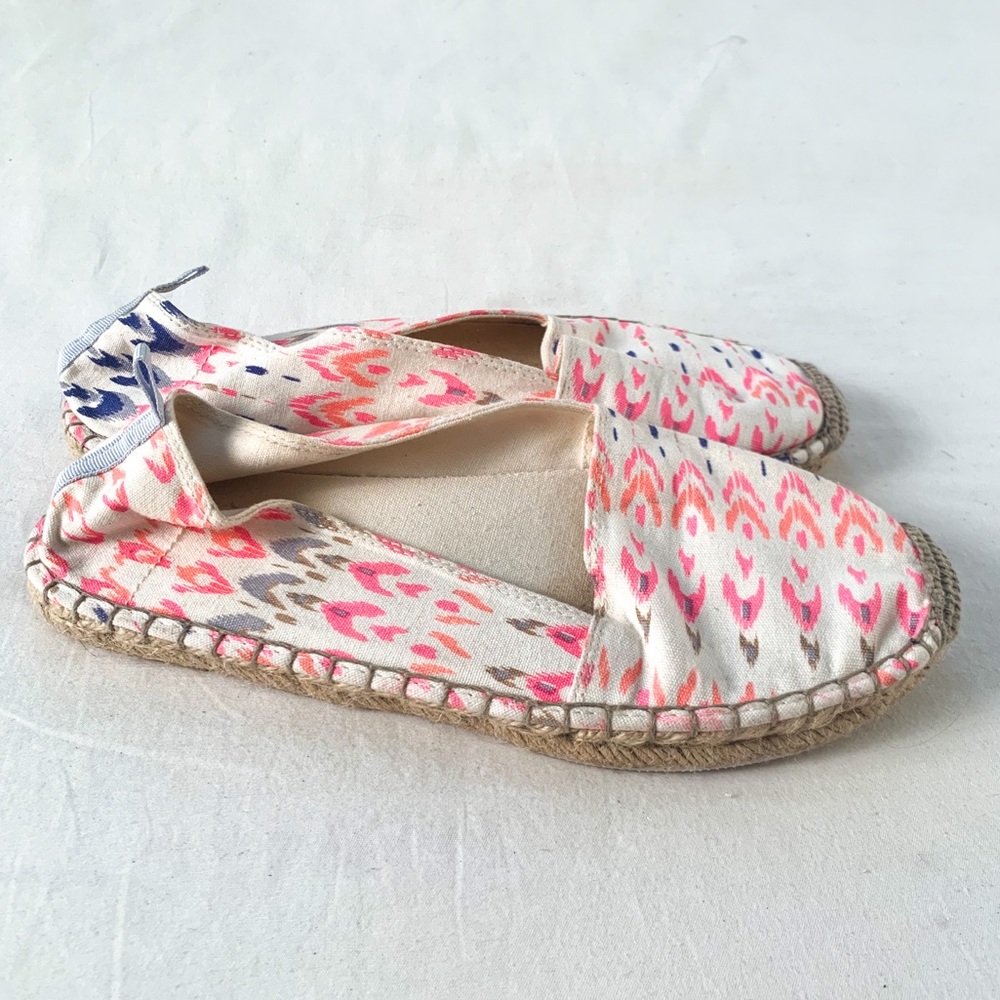 AEO slip on canvas shoes